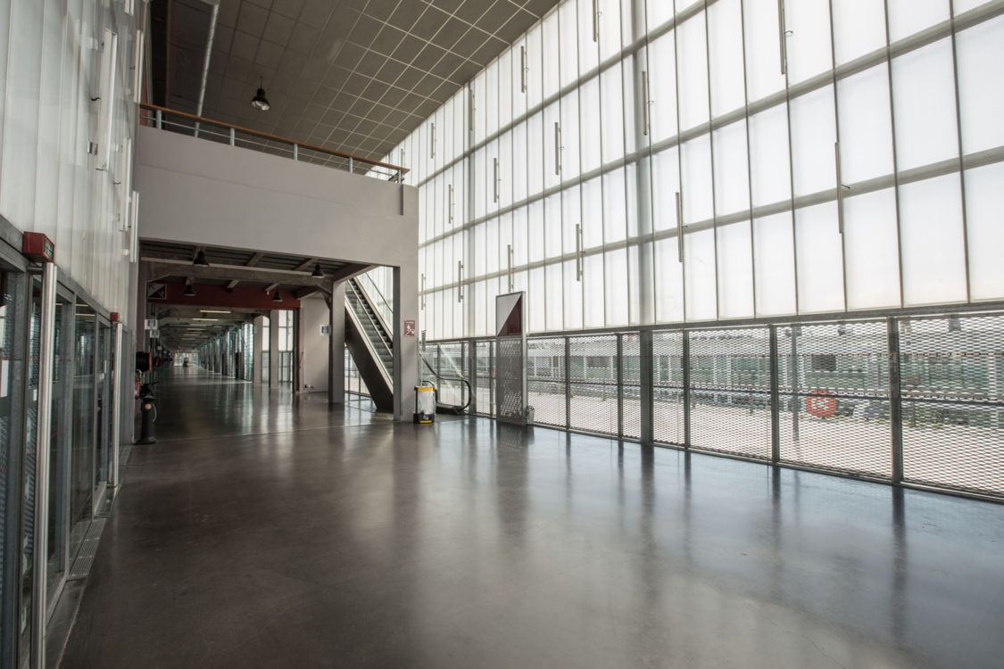 Intérieur du Hangar 14 de Bordeaux